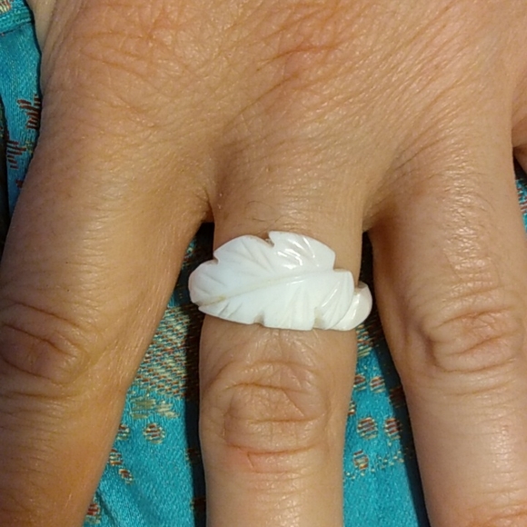 Vintage bone ring - Picture 2 of 7